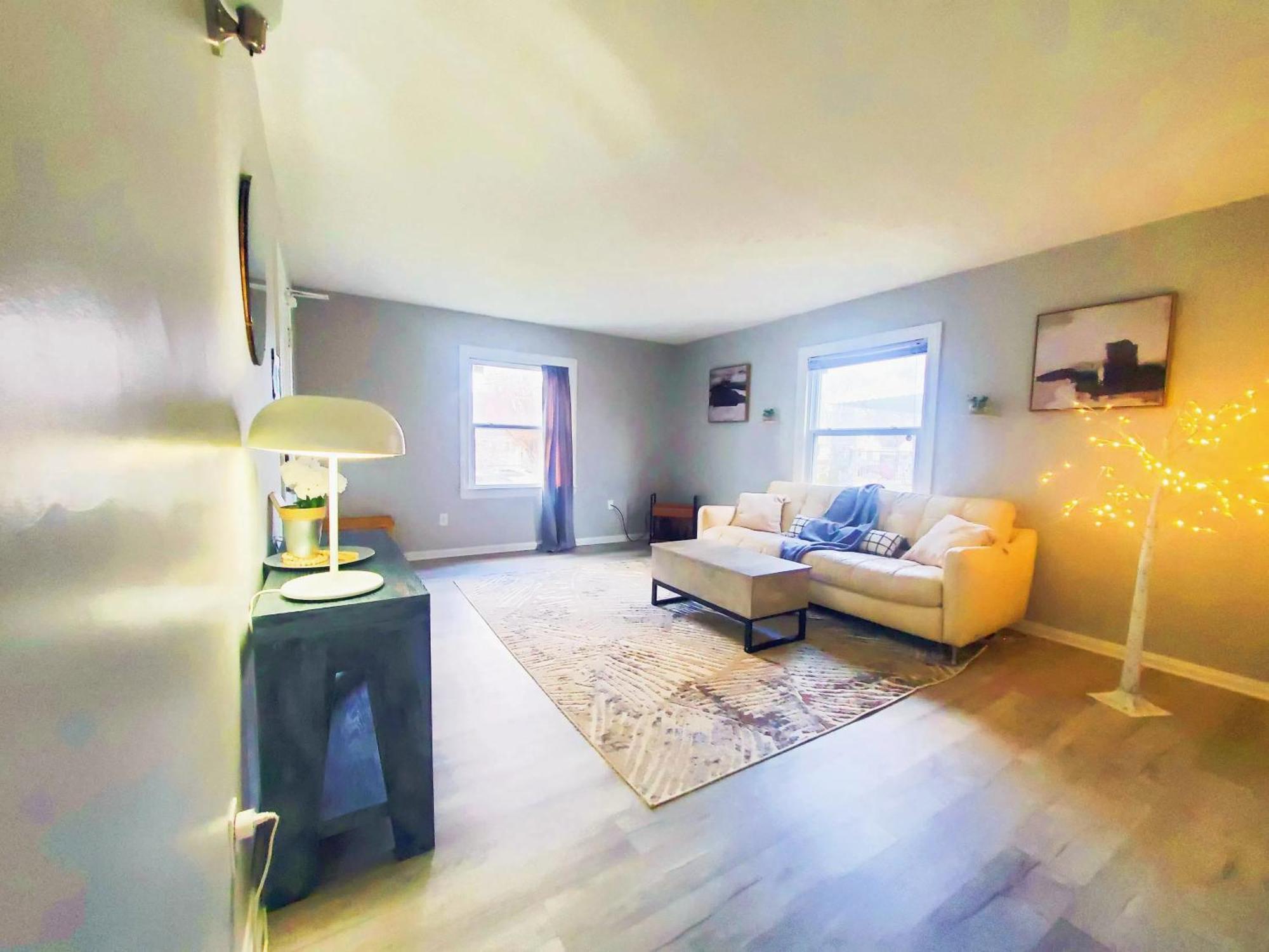 Villa 4bd 2ba Duplex At Louisville